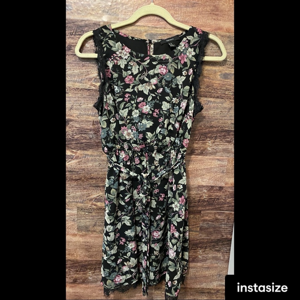 FOREVER 21-Short floral moody lace dress worn once